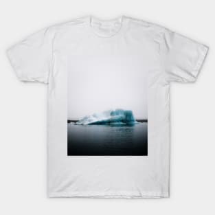Minimalist moody Iceberg in Iceland&#39;s Glacier Lagoon – Landscape Photography T-Shirt
